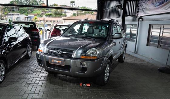 HYUNDAI TUCSON 2.0 MPFI GLS 16V 143CV 2WD FLEX 4P AUTOMÁTICO HYUNDAI TUCSON 2.0 MPFI GLS 16V 143CV 2WD FLEX 4P AUTOMÁTICO